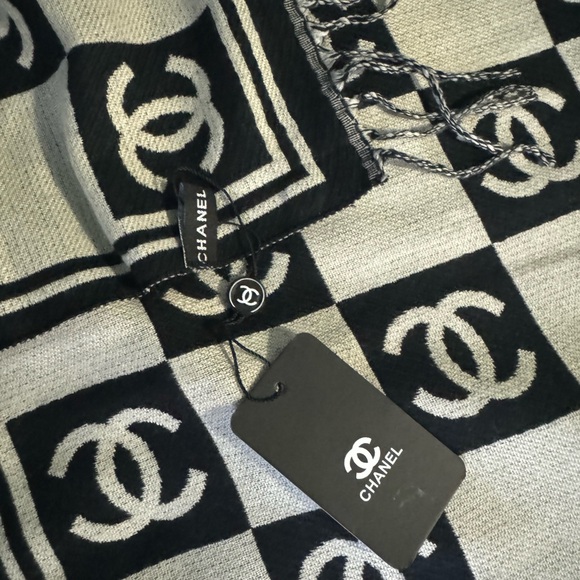 reversible, Chanel scarf  - Picture 5 of 5